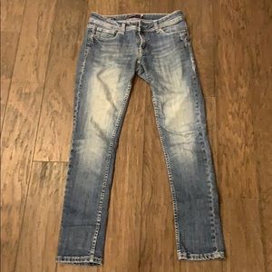 Vigoss jeans with back pocket detail.